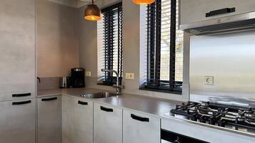 Oven, coffee/tea maker