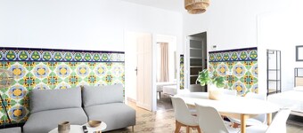 Luxury Fisherman’s House: 3BR, Modern Amenities, Near Puerto de Sagunto Beach