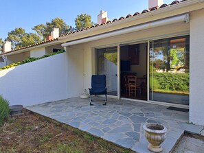 Terrace/patio - Charming house for 6, forest access, 600m to beach, pets allowed (Saint-Jean-de-Monts)