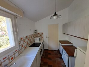 Micro-ondes, four, plaque de cuisson, lave-vaisselle