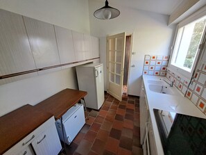 Micro-ondes, four, plaque de cuisson, lave-vaisselle