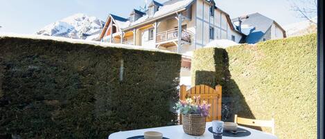 تناول الطعام بالخارج