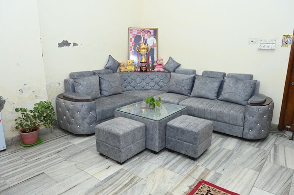 Lobby - Siddhivinayak Temple Guest House (Varanasi)