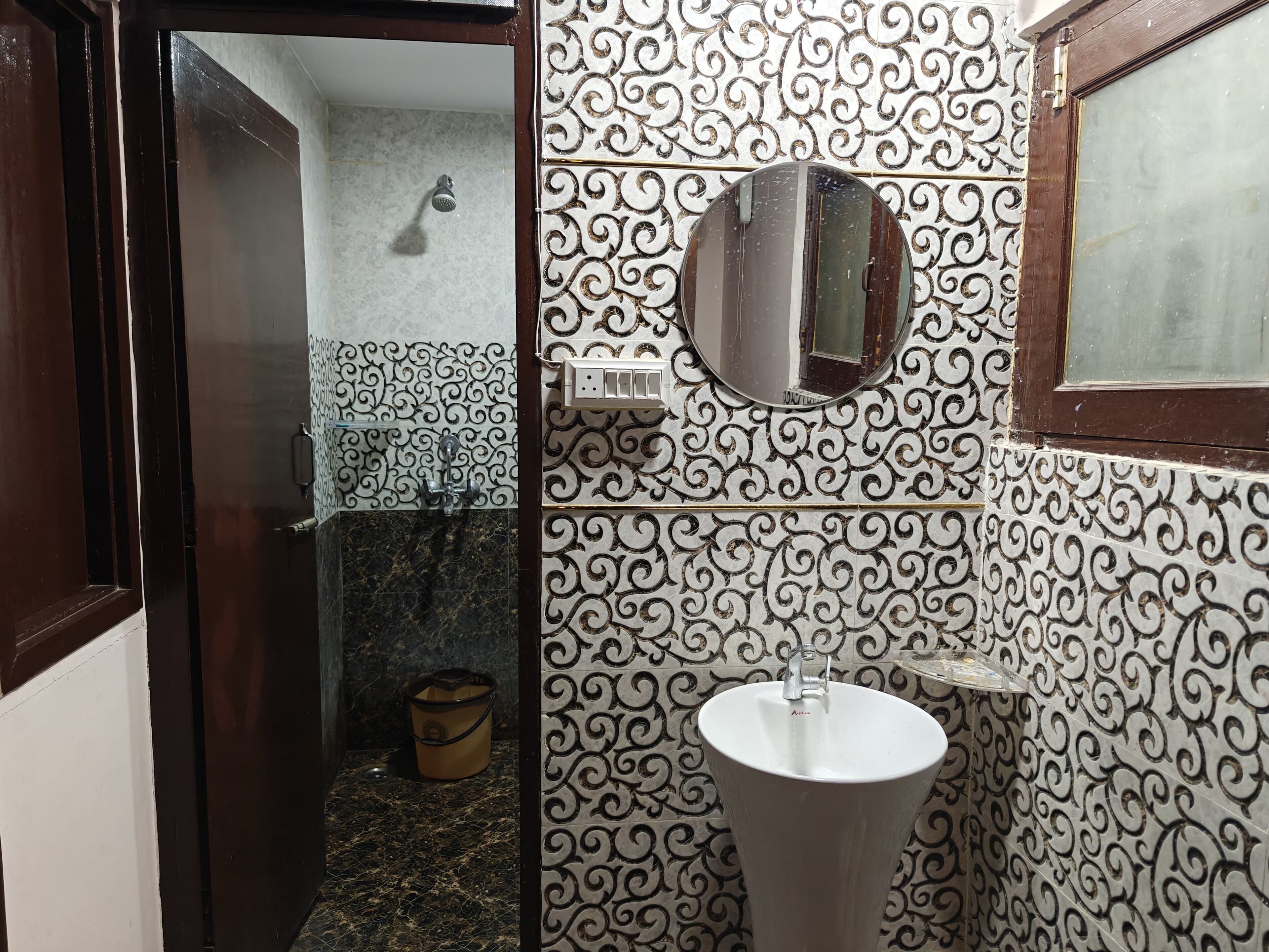 Standard Double Room, Garden View | Bathroom