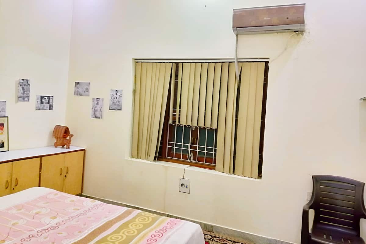 WiFi (free), bed sheets