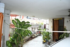 Deluxe Double Room, Garden View | Garden view - Siddhivinayak Temple Guest House (Varanasi)