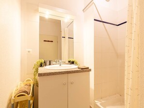 Bathroom - Central house, 4 people, parking, pets, close to cable car (Saint-Lary-Soulan)