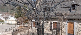 Central house, 4 people, parking, pets, close to cable car