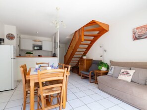 TV - Central house, 4 people, parking, pets, close to cable car (Saint-Lary-Soulan)