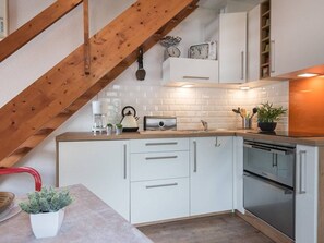 Fridge, stovetop, dishwasher, coffee/tea maker