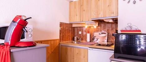 Frigorifero, microonde, lavastoviglie, macchina per tè/caffè