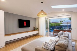 TV - Martha's Playground - A Family's Ultimate Oasis (Mount Martha)