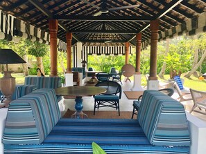 Deluxe-Villa, Poolblick | Terrasse/Patio
