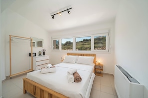 4 habitaciones, tabla de planchar con plancha, wifi y ropa de cama 