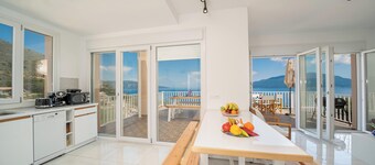 4 bedroom Kandia apartment with pool & breathtaking sea views to the Ionian Sea