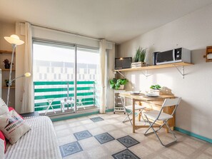 TV - Ski-in/Ski-out Studio for 4 with Mountain Views, Saint-Lary-Soulan (Saint-Lary-Soulan)