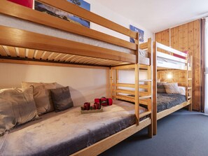 2 bedrooms