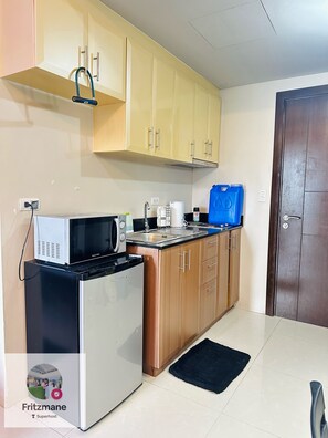 Refrigerador, microondas, parrilla de estufa y lavavajillas 