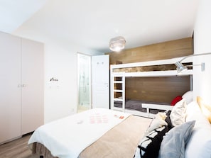 2 bedrooms