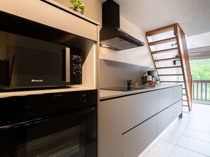 Mikrobølgeovn og oppvaskmaskin