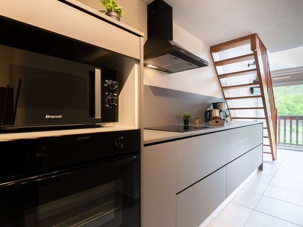 Microwave, dishwasher
