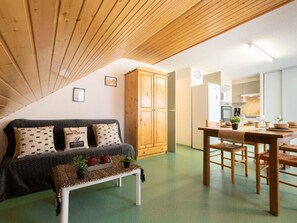 Interior - Quiet apartment, 8 people, near center, parking, Saint Lary Soulan (Saint-Lary-Soulan)