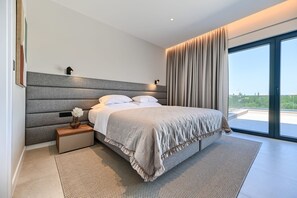 3 dormitorios, cunas gratuitas, ropa de cama
