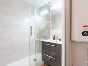 Bathroom - Cozy Studio in Saint Lary for 4, near cable car (Saint-Lary-Soulan)