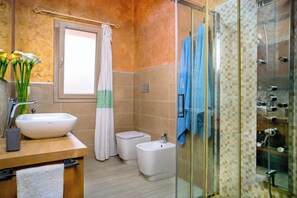 Classic-Villa, Meerblick | Badezimmer