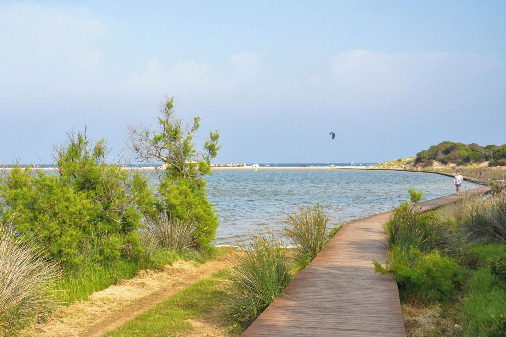 Perto da praia, areia branca 