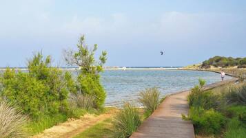 Perto da praia, areia branca