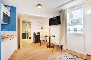 Dining - Martin Apartment #23- Rooftop & Air Conditioning (Vanves)