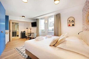 1 bedroom, bed sheets