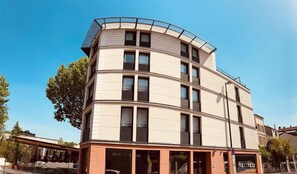 Exterior - Martin Apartment #23- Rooftop & Air Conditioning (Vanves)