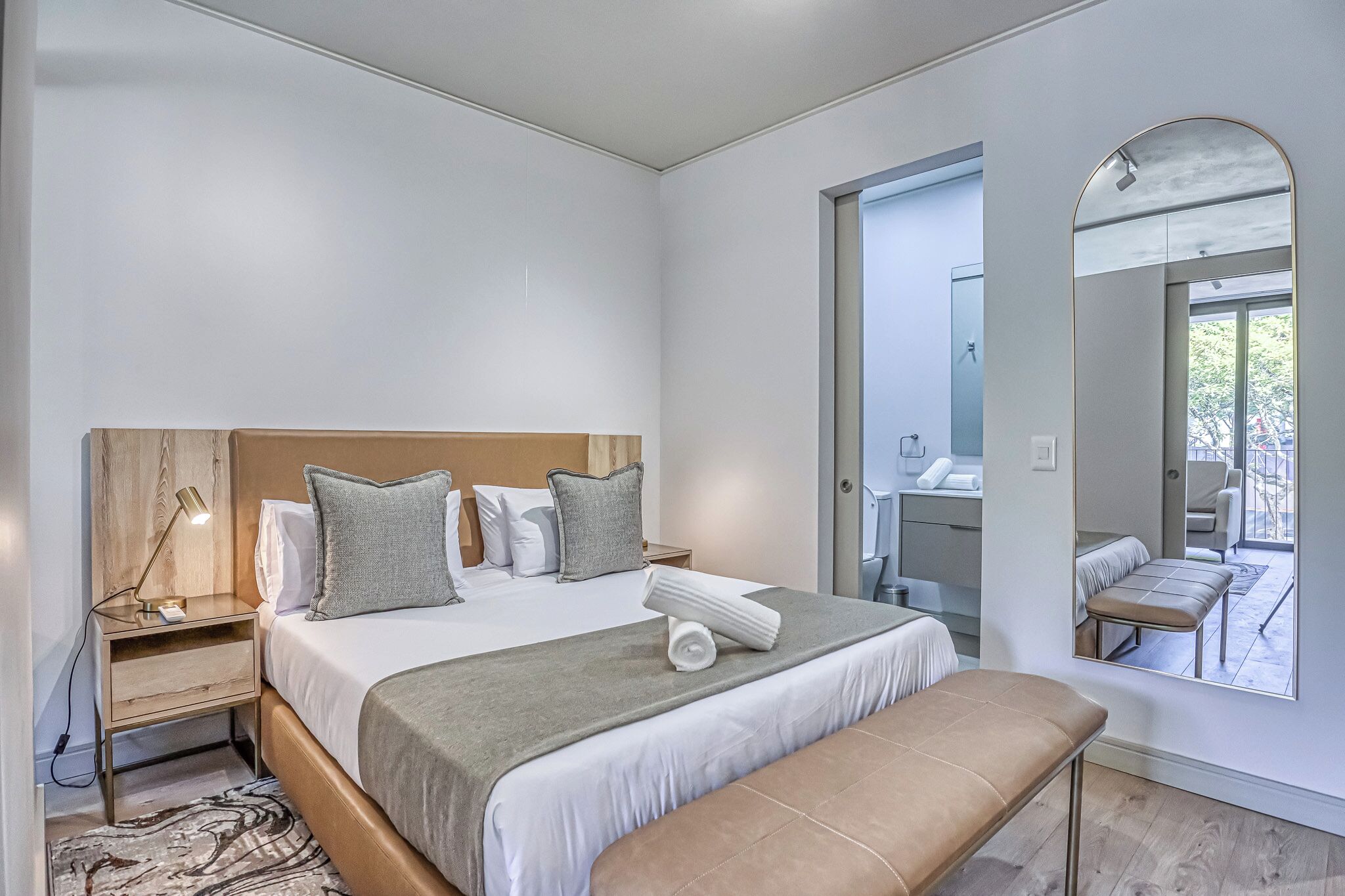 客房内保险箱、遮光窗帘、熨斗/熨板、免费 WiFi