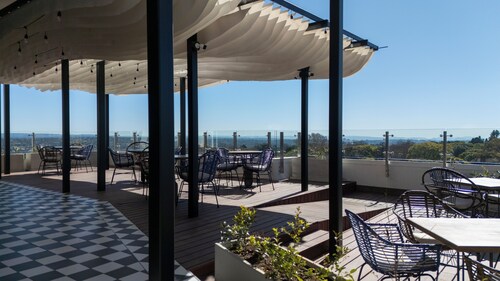 One Rosebank Executive Apartment Hotel