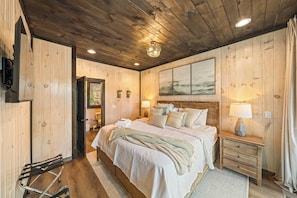 2 bedrooms, iron/ironing board, WiFi, bed sheets - Luxury Lake Retreat • Hot Tub • Game Room (Smoky Mountains)