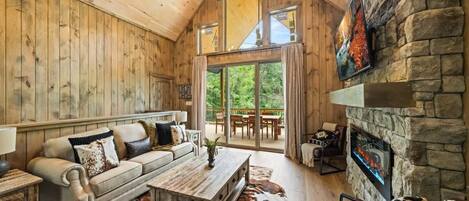 Televisio, takka, videopelejä, pöytäjalkapallopöytä