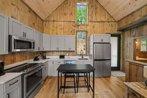 冰箱、微波炉、烤箱、炉灶