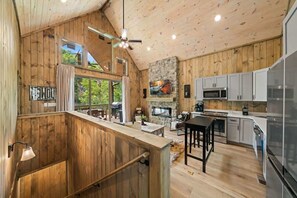 冰箱、微波炉、烤箱、炉灶