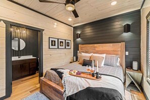 3 habitaciones, tabla de planchar con plancha, wifi y ropa de cama