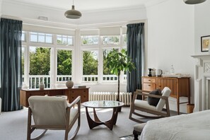 2 soverom, strykejern/-brett og sengetøy