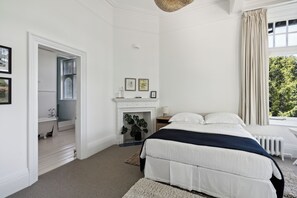 2 bedrooms, iron/ironing board, bed sheets