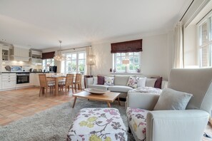 TV, fireplace, stereo