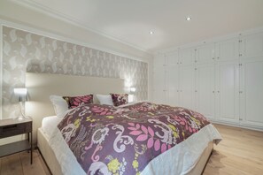 2 bedrooms, iron/ironing board, travel crib, free WiFi