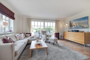 テレビ、暖炉、ステレオ