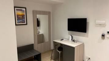 Firemannsrom | Safe på rommet, skrivebord og skrivebord for bærbar PC