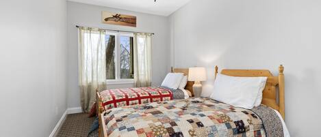 4 habitaciones, acceso a internet y ropa de cama