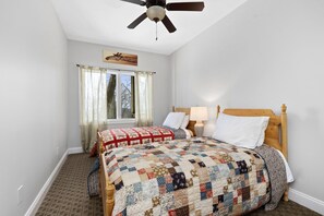 4 bedrooms, internet, bed sheets - Antlers Aweigh with Wintergreen Advantage (Wintergreen)