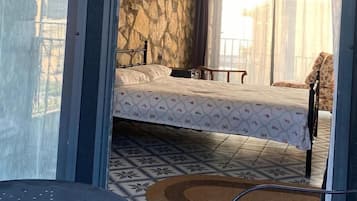 Family Triple Room | Bed sheets